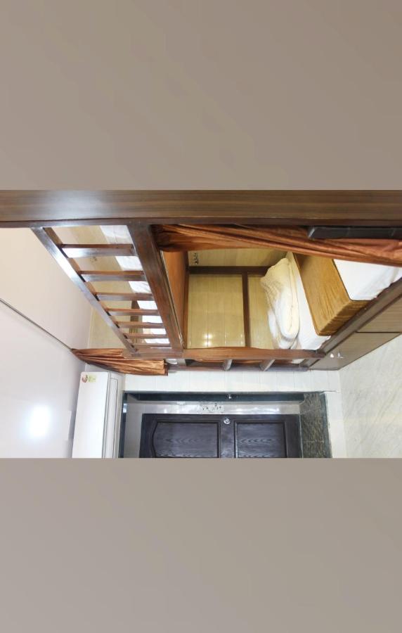 Awesome Dormitory Male Only 뭄바이 외부 사진