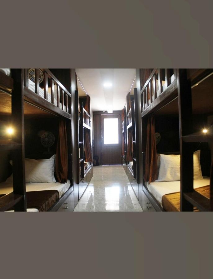 Awesome Dormitory Male Only 뭄바이 외부 사진