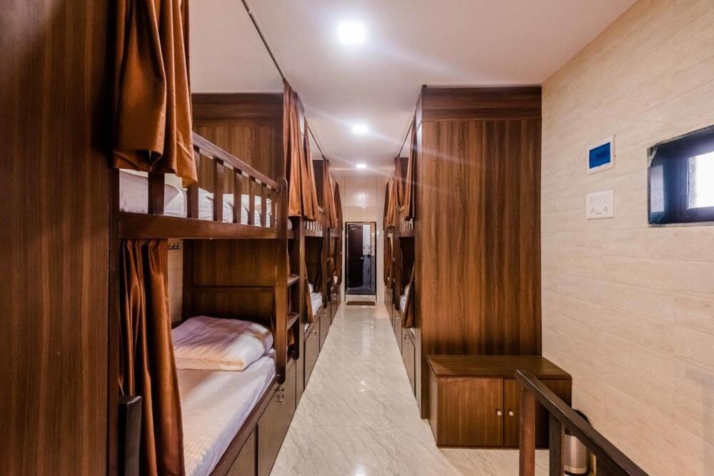 Awesome Dormitory Male Only 뭄바이 외부 사진